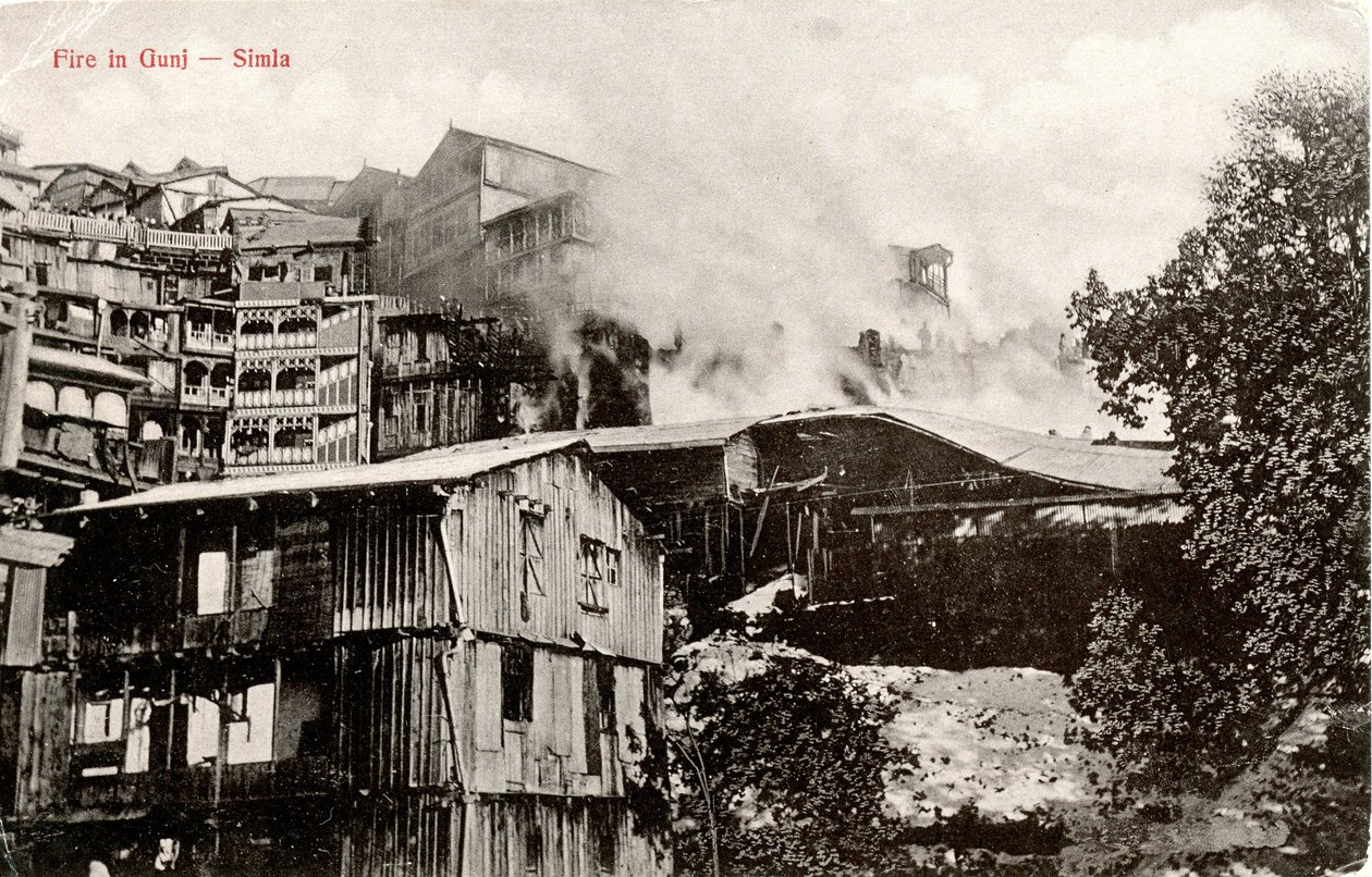 Požár v Gunj - Simla, kolem 1900-30 od Moorli Dhur and Sons