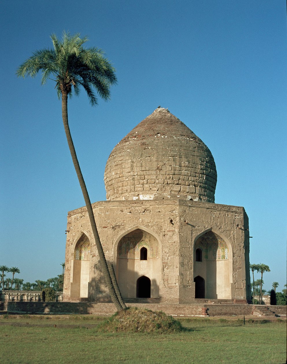 Pohled na mauzoleum Asif Khan se nachází v Shahdara Bagh od Mughal School