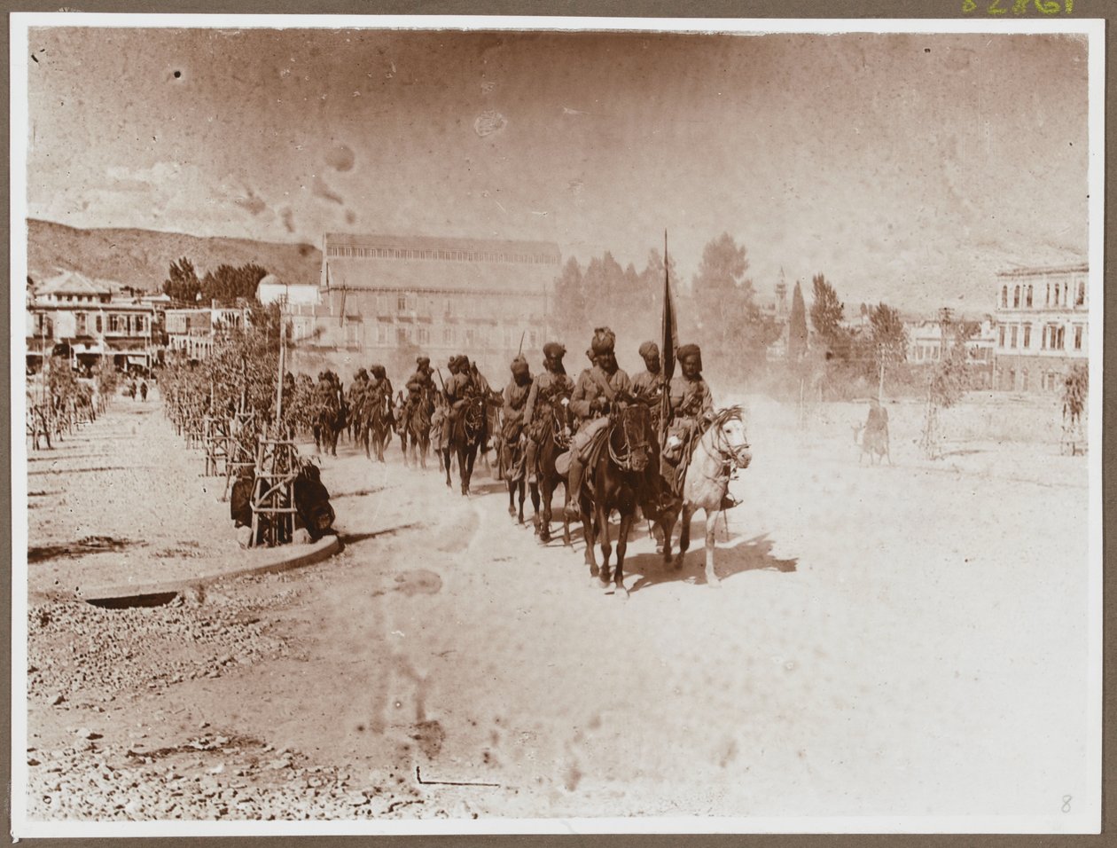 9. pochod Hodsonova koně Damaškem, 2. října 1918 (černobílá fotografie) od Mullick Photo House