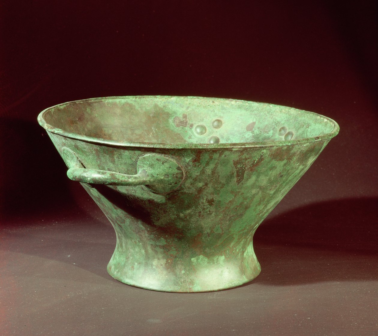 Mísa z jedné z komorních hrobek, Mykény, cca 1300 př. n. l. (bronzová) od Mycenaean