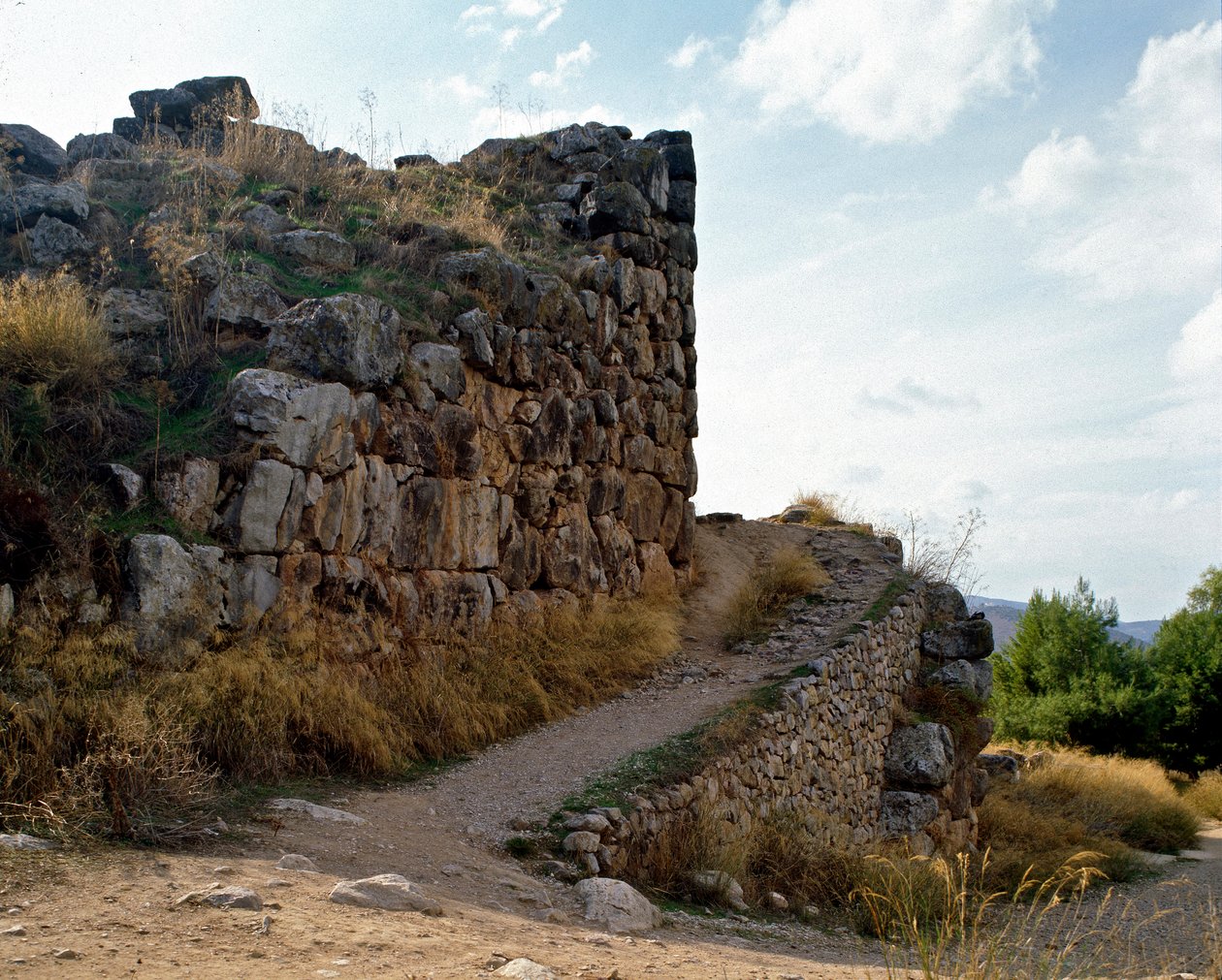 Mykénské umění: přístup do mykénské citadely, město Tiryns, kolem roku 1200 před naším letopočtem. Řecko od Mycenaean