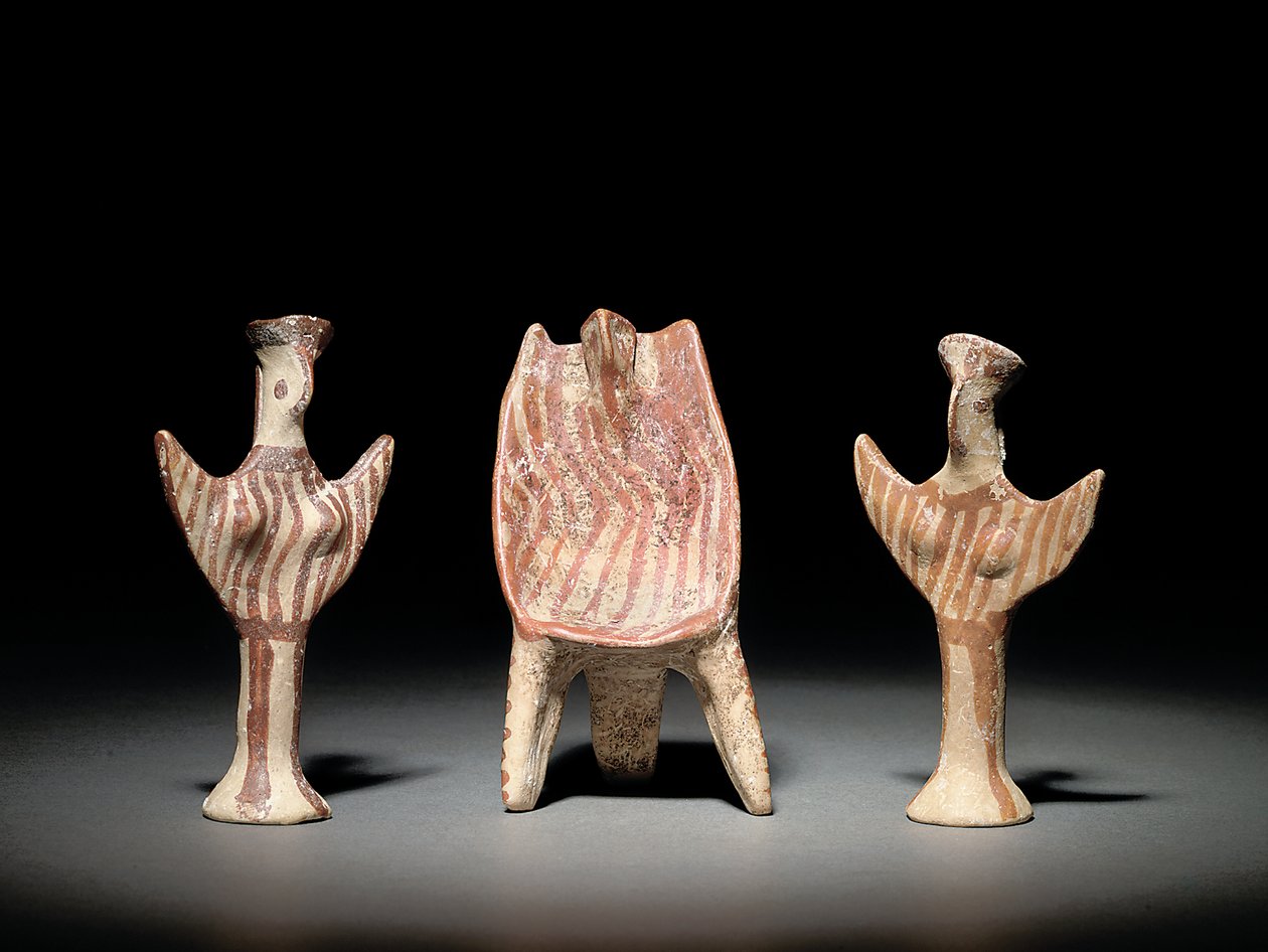 Postava Psi, trůn se sedící postavou a postava Psi, cca 1300-1200 př.nl (terakota) od Mycenaean