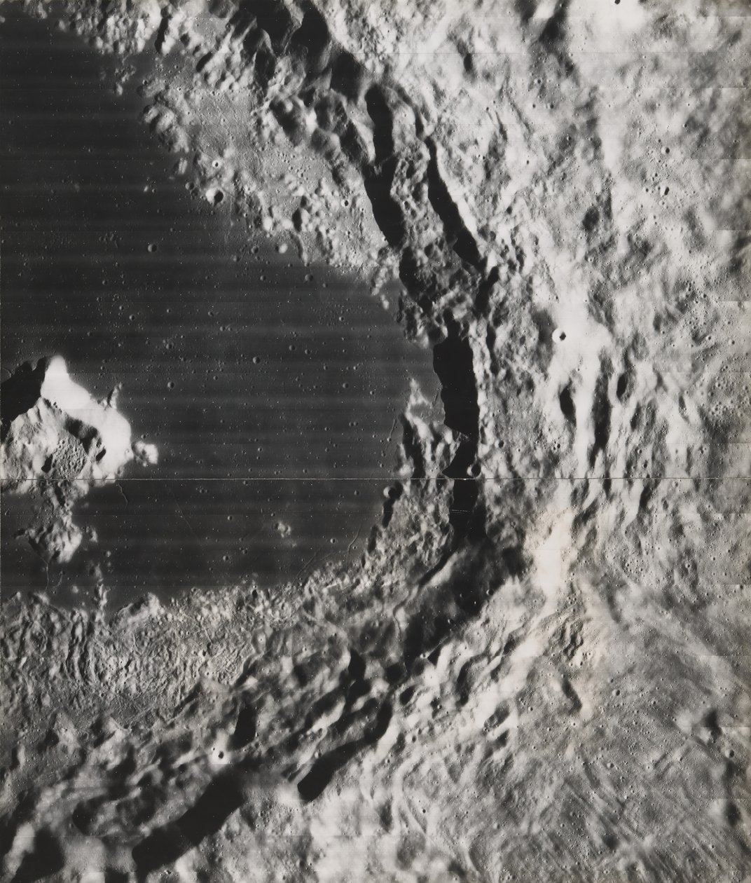 Odvrácená strana Měsíce u Apolune, 1967. od NASA Images