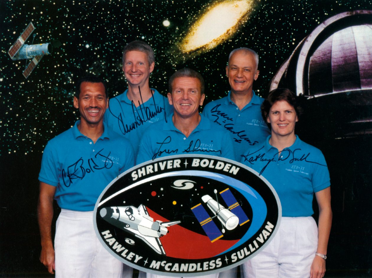 Posádka mise raketoplánu STS-31, 1990. od NASA Images