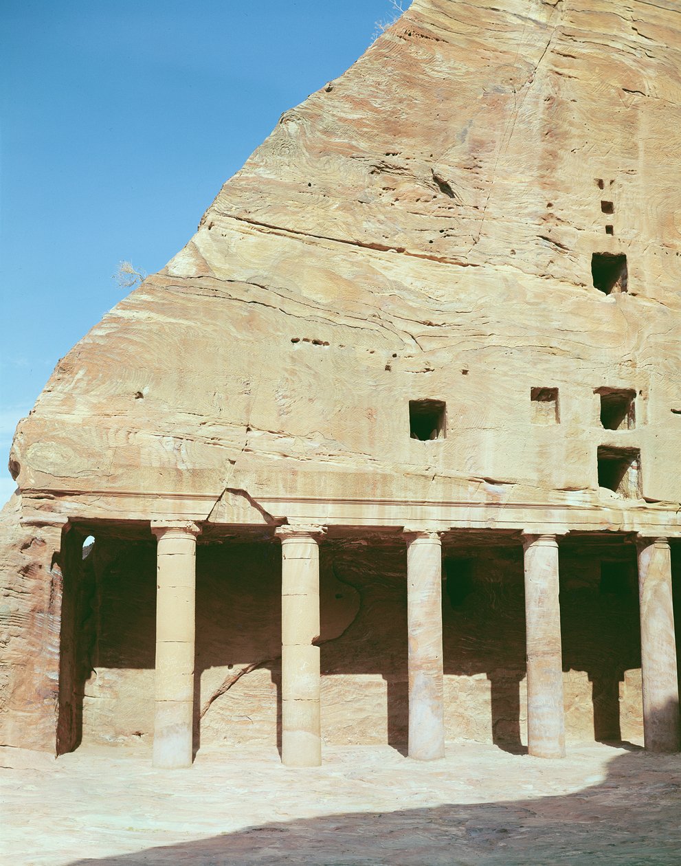 Pohled na boční kolonádu od Nabatean