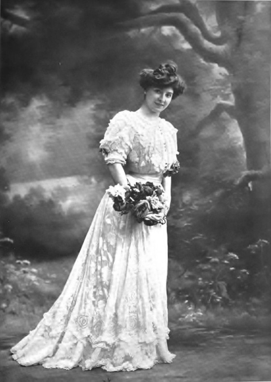 Amélie Diéterle interpretuje roli Huguette ve hře Cœur de moineau, komedii o čtyřech jednáních od Louise Artuse v Théâtre de l