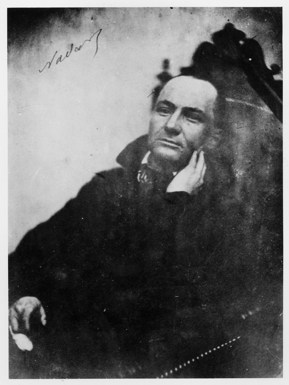 Charles Baudelaire (1821-67) sedící v křesle Ludvíka XIII., 1855 od Nadar