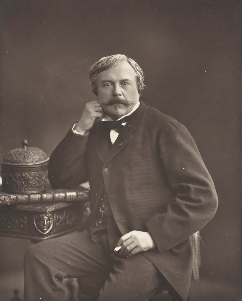 Edmond de Goncourt francouzský spisovatel a kritik, 1822-1896, c. 185376. od Nadar