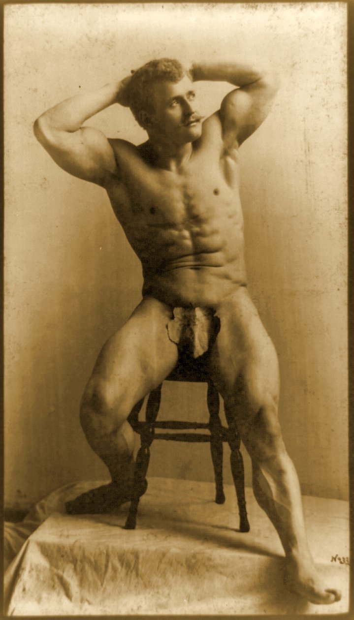 Eugen Sandow, v klasické starověké řecko-římské póze, kolem roku 1893 od Napoleon Sarony