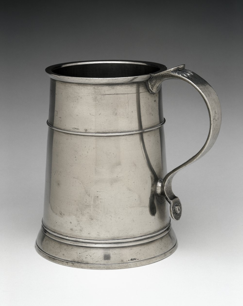 Plechovka, 1763-1807 (cín) od Nathaniel Austin