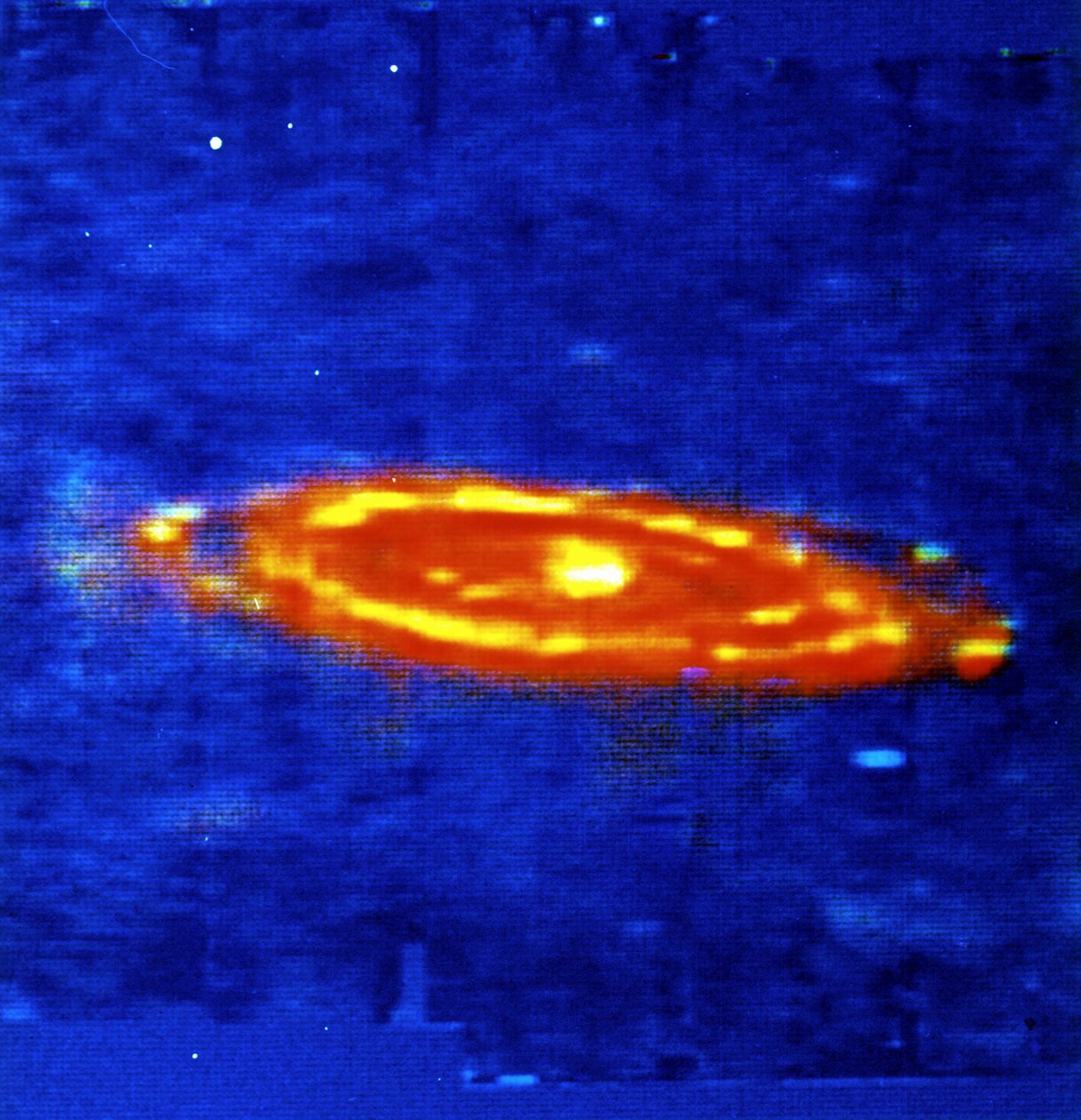 Galaxie Andromeda (M 31) - spirála. Infračervený snímek pořízený IRAS (Infrared Astronomical Satellite). Nejvzdálenější objekt viditelný pouhým okem. NASA fotografie. od National Aeronautics and Space Administration National Aeronautics and Space Administration
