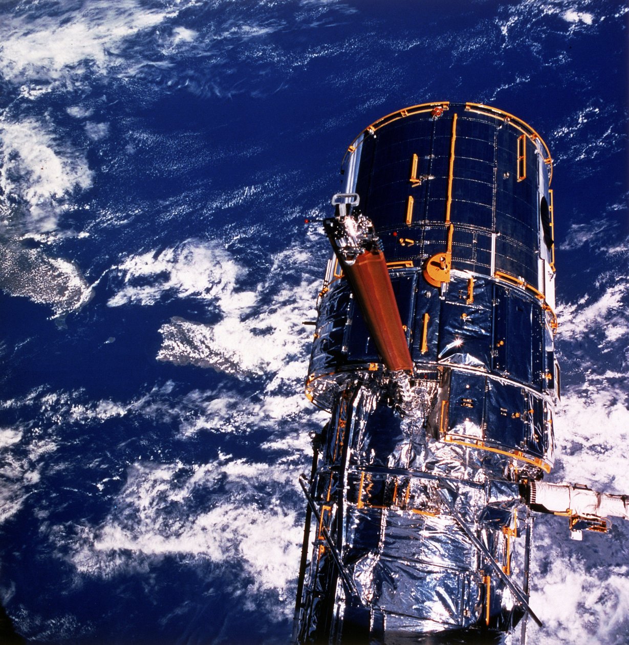 Hubbleův vesmírný dalekohled nad Zemí. NASA fotografie. od National Aeronautics and Space Administration National Aeronautics and Space Administration
