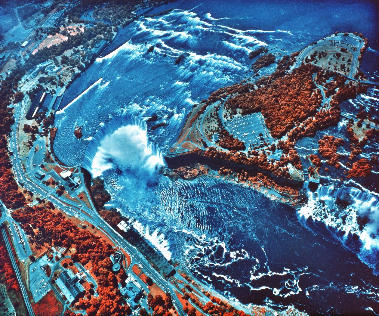 Infračervená fotografie Niagarských vodopádů pořízená z letadla NASA Earth Survey 2. NASA fotografie. od National Aeronautics and Space Administration National Aeronautics and Space Administration