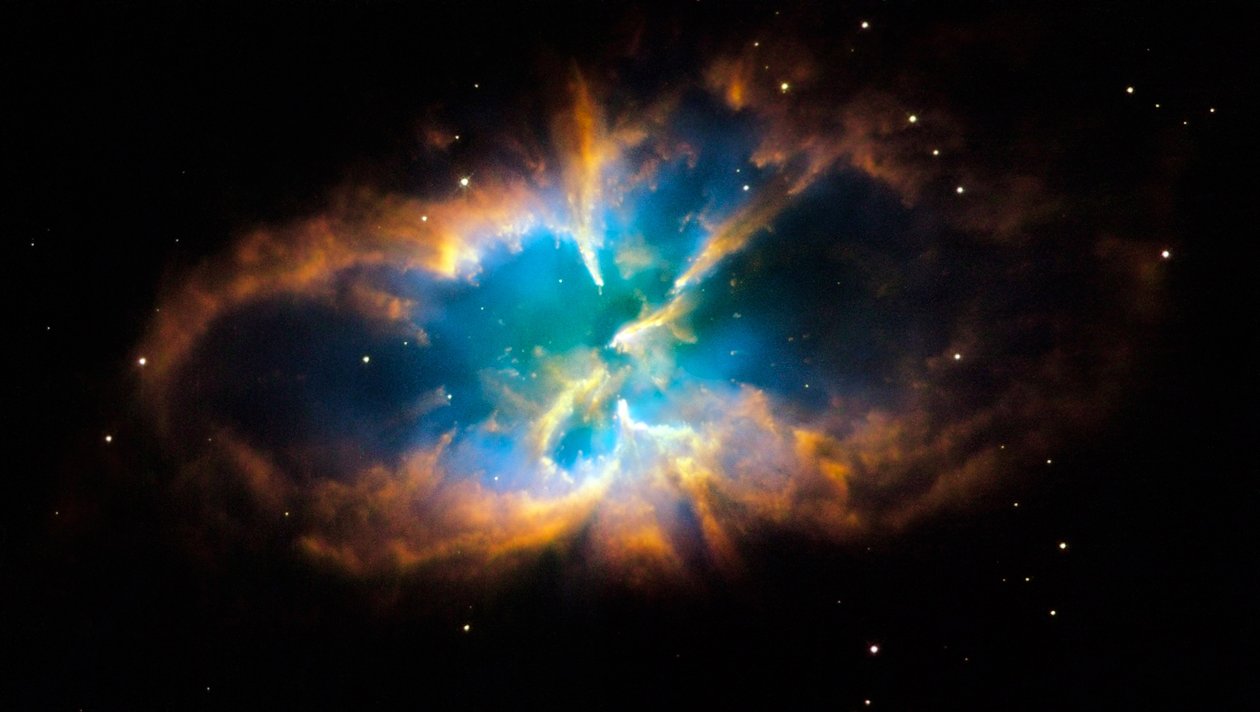 Planetární mlhovina NGC 2818 v jižním souhvězdí Pyxis (Compass). Zářící vrstvy a obal plynu byly vytvořeny, když hvězda odhodila své vnější vrstvy do vesmíru poté, co jí došlo jaderné f od National Aeronautics and Space Administration National Aeronautics and Space Administration