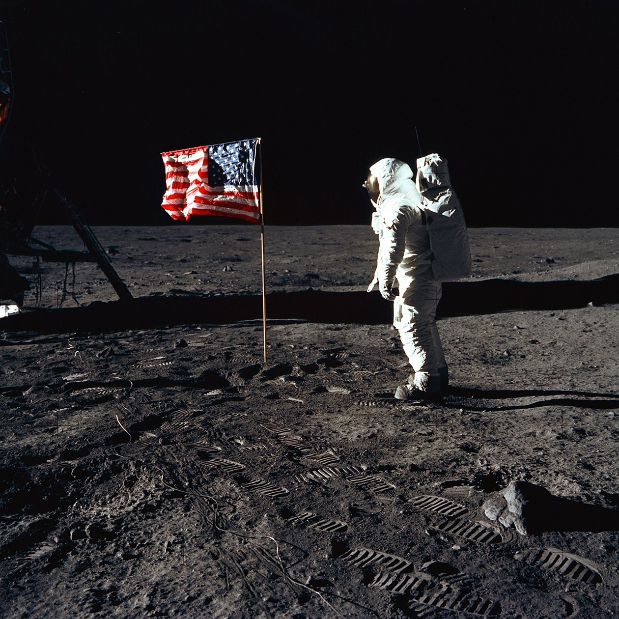 Buzz Aldrin a americká vlajka na Měsíci, 1969. od Neil Armstrong