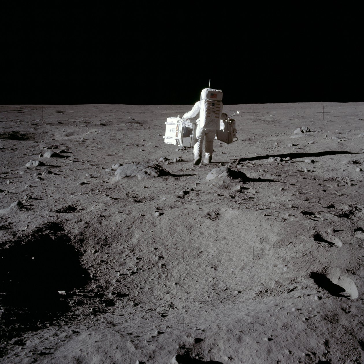 Buzz Aldrin provádí experiment na měsíčním povrchu, mise Apollo II, červenec 1969. od Neil Armstrong