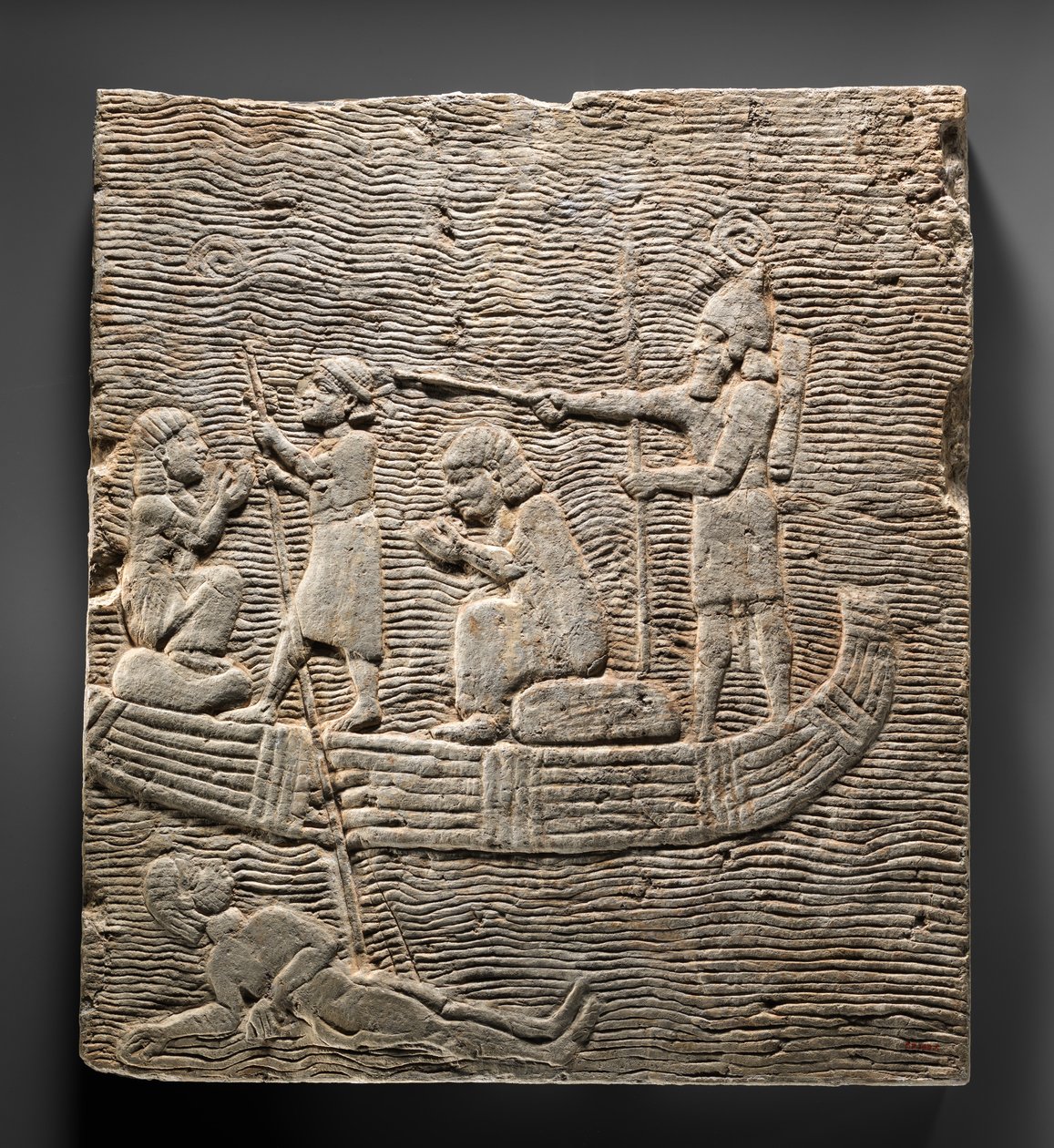 Reliéf: Asyrský voják provádějící zajatce přes vodu, cca 668–627 př. n. l. (sádrovec alabastr) od Neo Assyrian