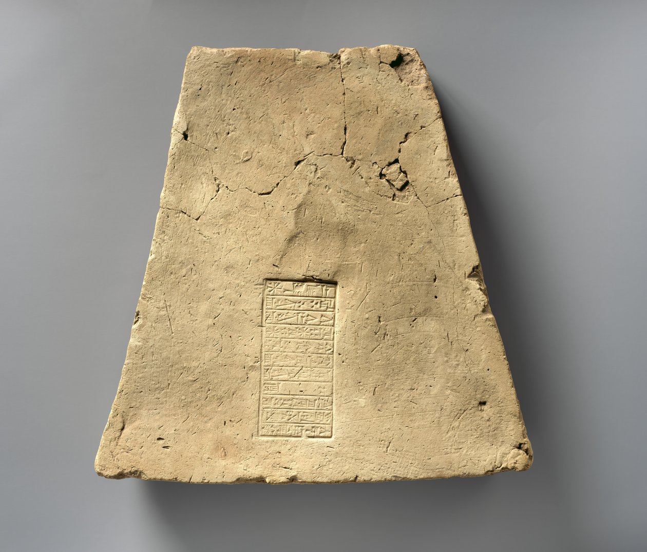 Cihla s nápisem Aššurbanipala popisující stavební práce na Ekuru, cca 668–631 př. (keramický) od Neo Assyrian