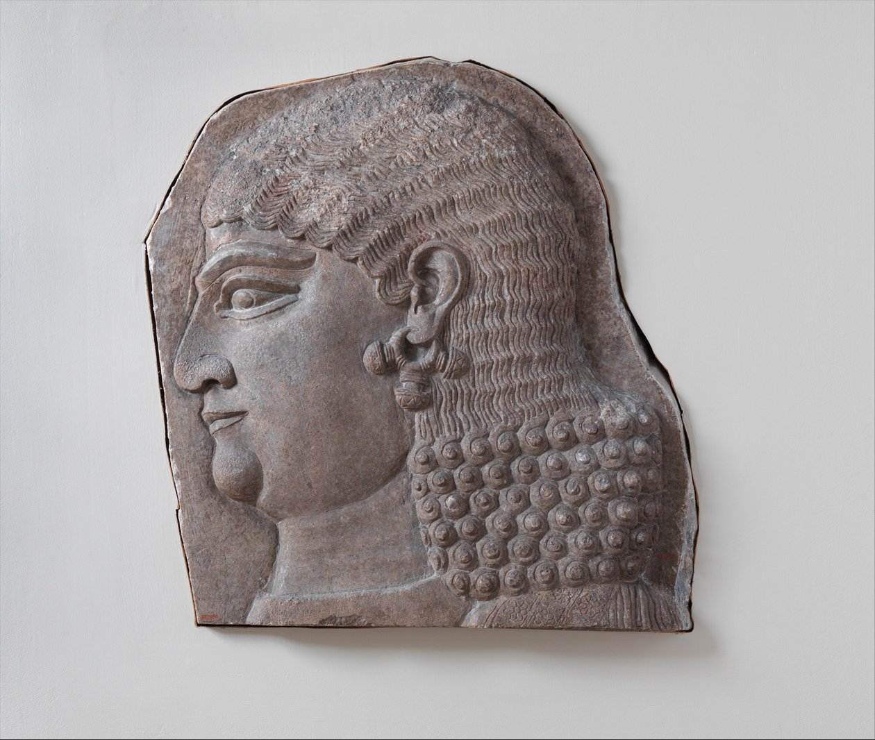 Hlava bezvousého královského sluhy, možná eunucha, kolem 721-05 př. (sádra alabastr) od Neo Assyrian Neo Assyrian
