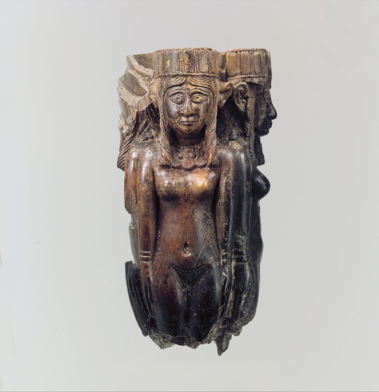 Vějíř nebo rukojeť šlehače v podobě čtyř ženských postav, cca 8.-7. století před naším letopočtem. (slonová kost) od Neo Assyrian