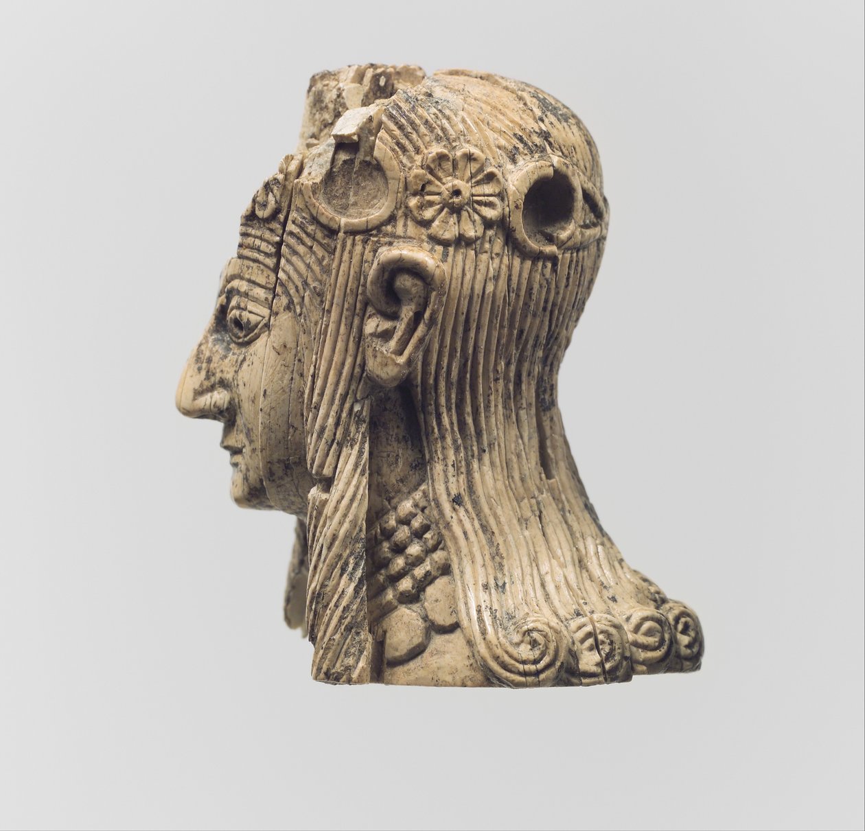Hlava ženské postavy, cca 8.-7. století př. Kr. (slonová kost) od Neo Assyrian