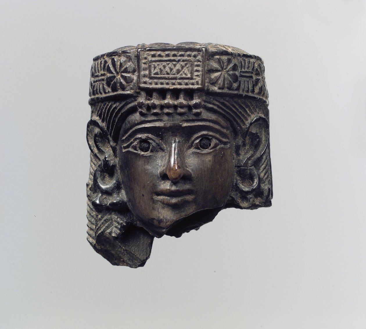 Hlava ženské postavy, cca 8. století př. Kr. (slonová kost) od Neo Assyrian