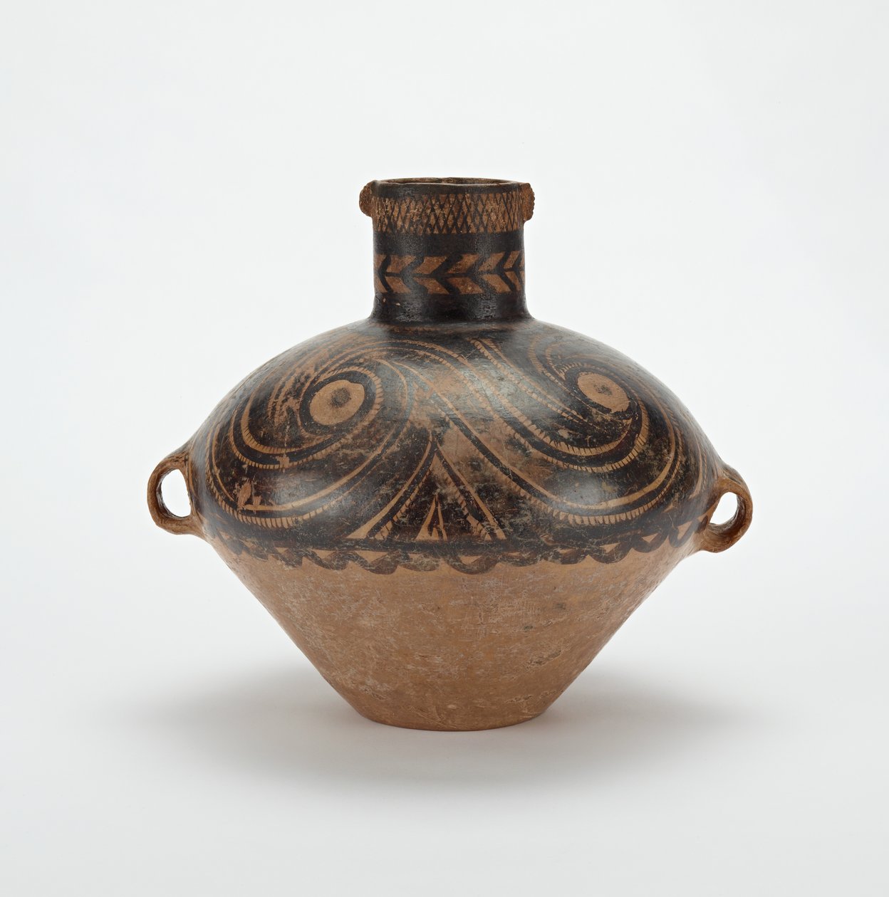 Dóza typu Banshan (hliněné nádobí s železnými pigmenty) od Neolithic