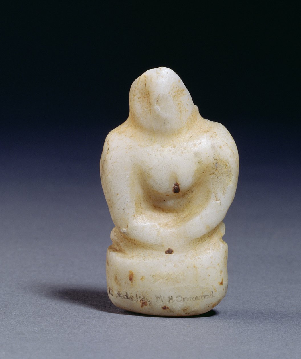 Sedící figurka z Antalye, Turecko, pozdní neolit, cca 2000 př. n. l. (mramor) od Neolithic