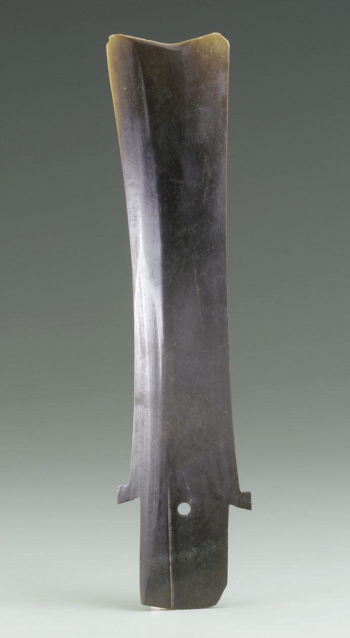 Sklízecí nůž (hu), kultura Qijia, cca 2500-2000 př.nl (nefrit) od Neolithic Period Chinese School