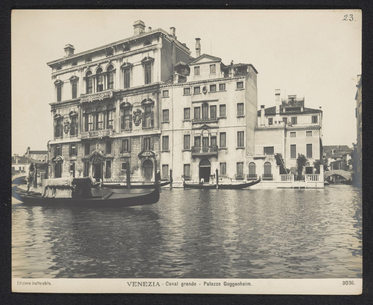 Exteriér Palazzo Guggenheim v Benátkách Benátky - Canal Grande - Palazzo Guggenheim (název na objektu) od Neue Photographische Gesellschaft