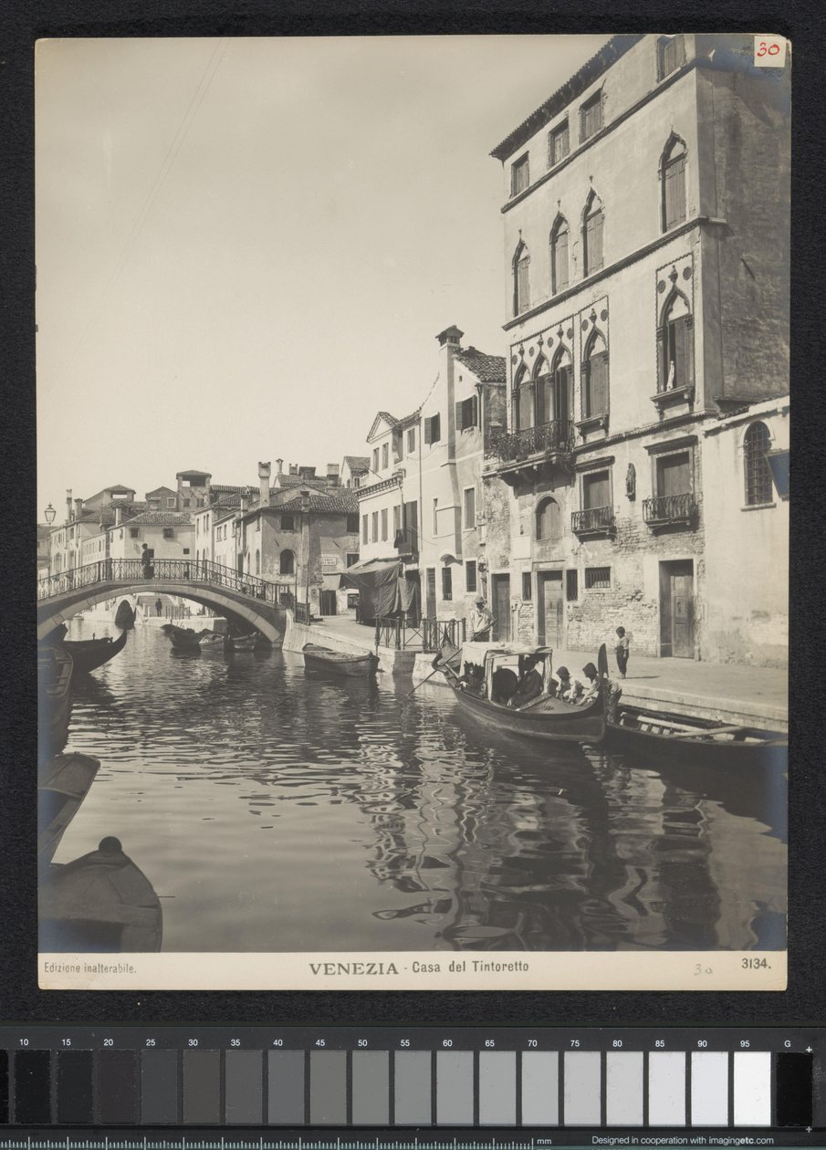 Exteriér Tintorettova domu v Benátkách Benátky - Casa del Tintoretto (název na objektu) od Neue Photographische Gesellschaft