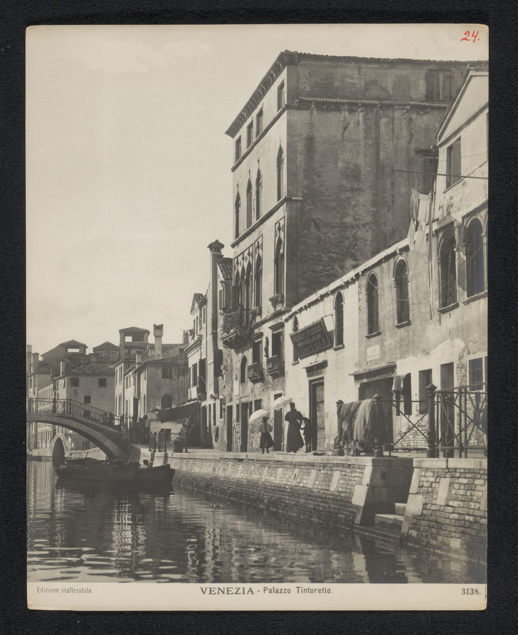 Exteriér Tintorettova domu v Benátkách Benátky - Palazzo Tintoretto (název na objektu) od Neue Photographische Gesellschaft