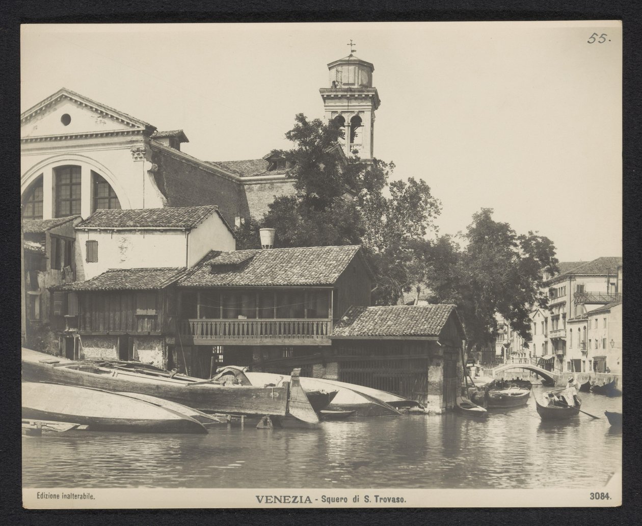 Pohled na gondolovou dílnu na Squero di San Trovaso v Benátkách Venezia - Squero di S. Trovaso (název na objektu) od Neue Photographische Gesellschaft