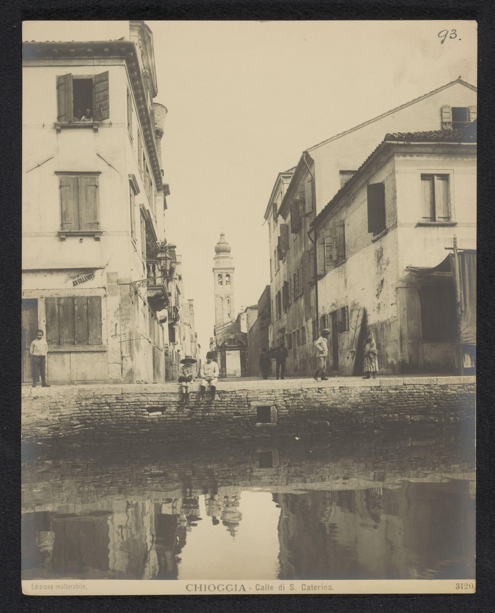 Pohled na nábřeží v Chioggia Chioggia - Calle di S. Caterina (název na objektu) od Neue Photographische Gesellschaft