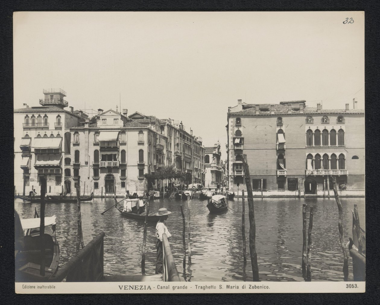 Veerboten naar de Church of Santa Maria del Giglio te Venetië Benátky – Canal Grande – trajekt S. Maria di Zobenico (název na objektu) od Neue Photographische Gesellschaft