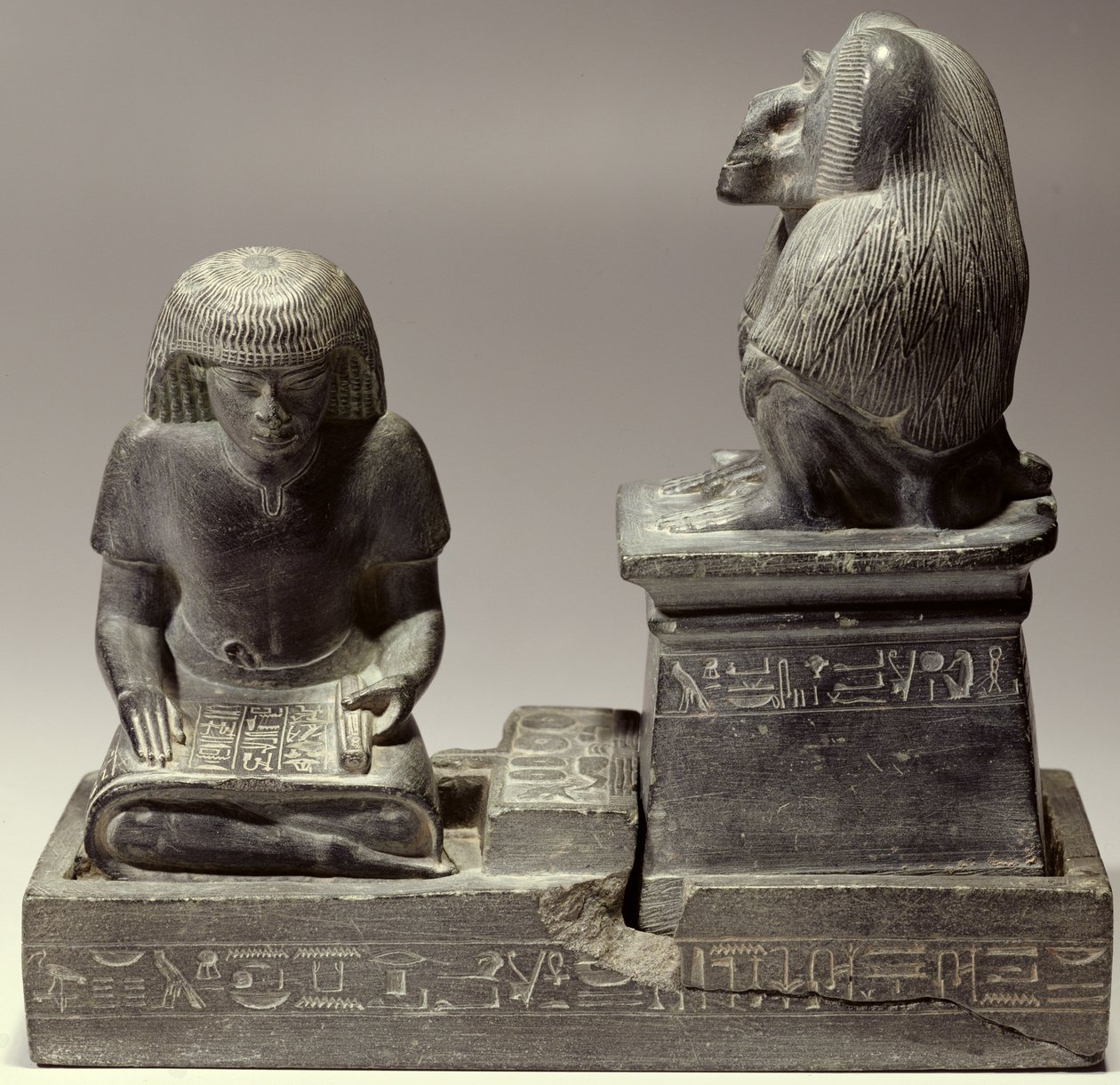 Královský písař Nebmertuf píšící pod ochranou boha Měsíce Thotha (břidlice) od New Kingdom Egyptian