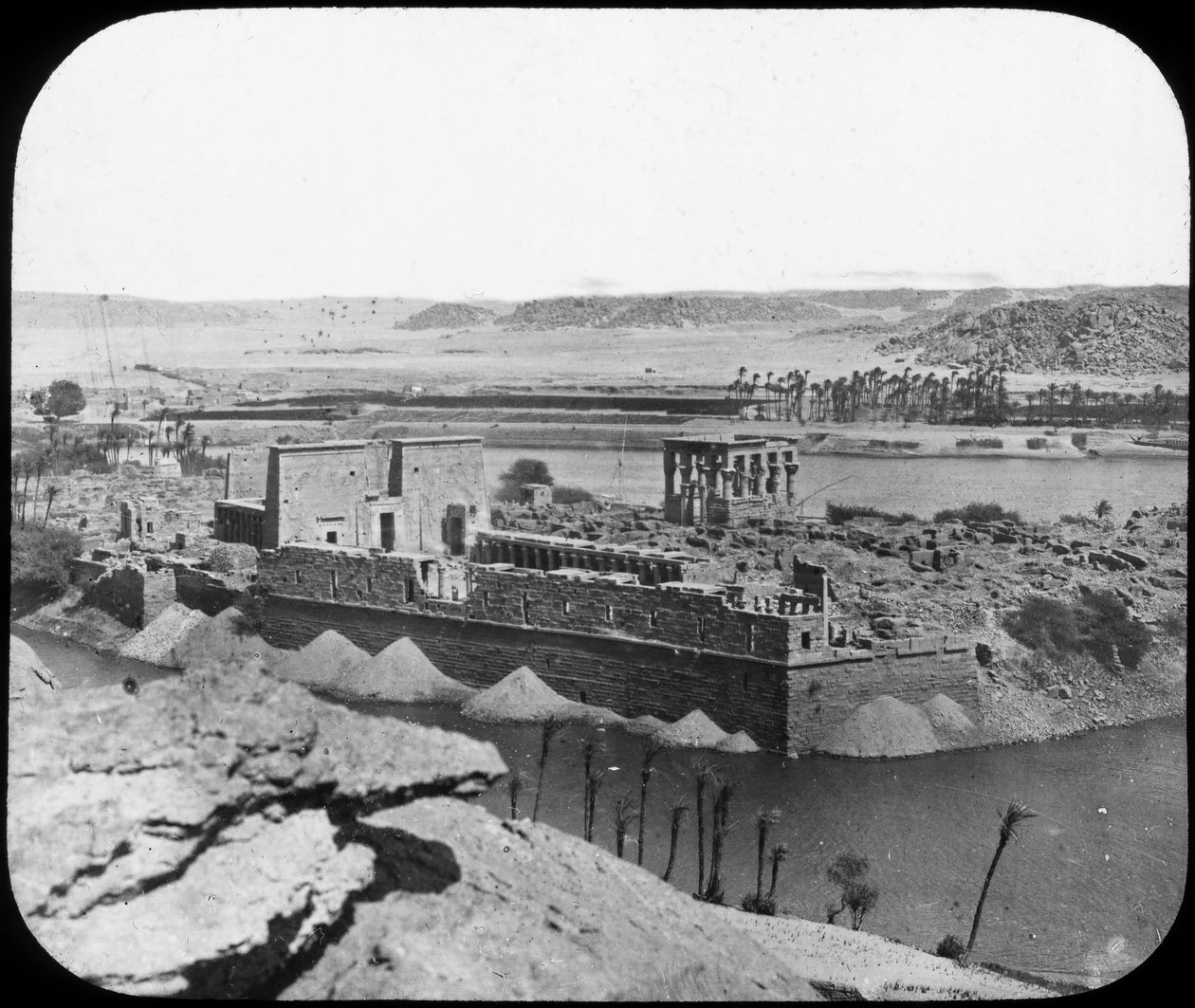 Celkový pohled na ruiny, Philae, Egypt, c1890. od Newton and Co