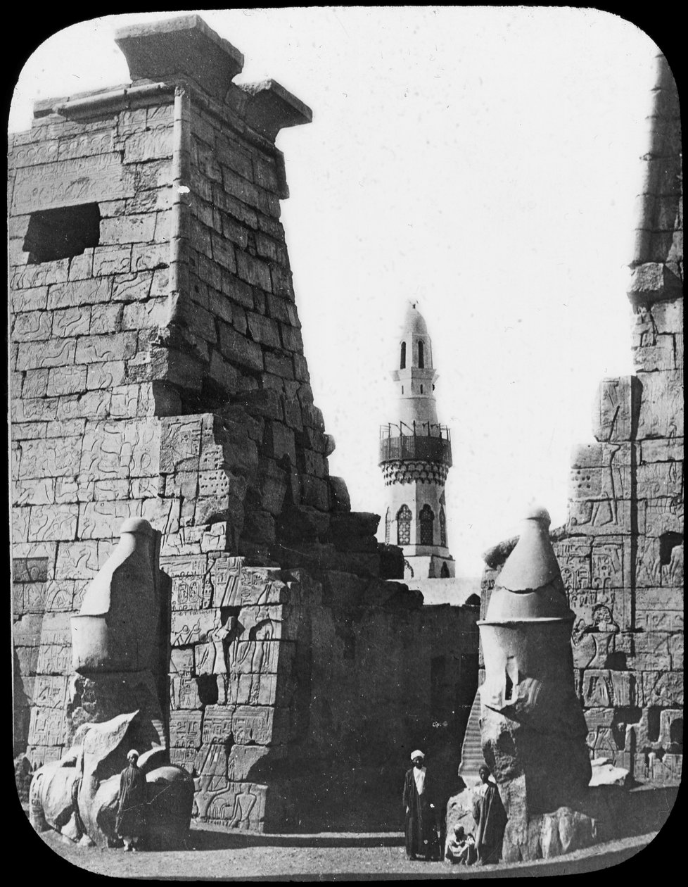 Minaret a ruiny chrámu v Luxoru, Luxor, Egypt, c1890. Skluzavka lucerny od Newton and Co