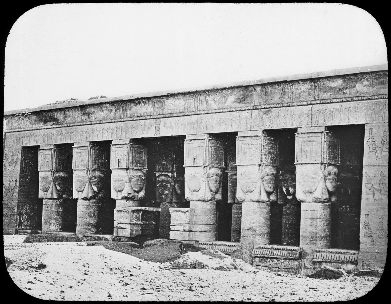 Chrám Hathor, Dendera, Egypt, c1890. od Newton and Co