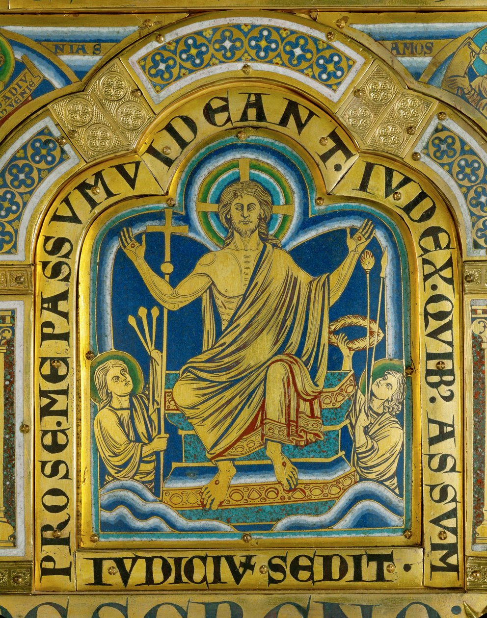 Kristus sedí na soudu, svatí nesou nástroje jeho umučení... (smalt na zlacené mědi) od Nicholas of Verdun