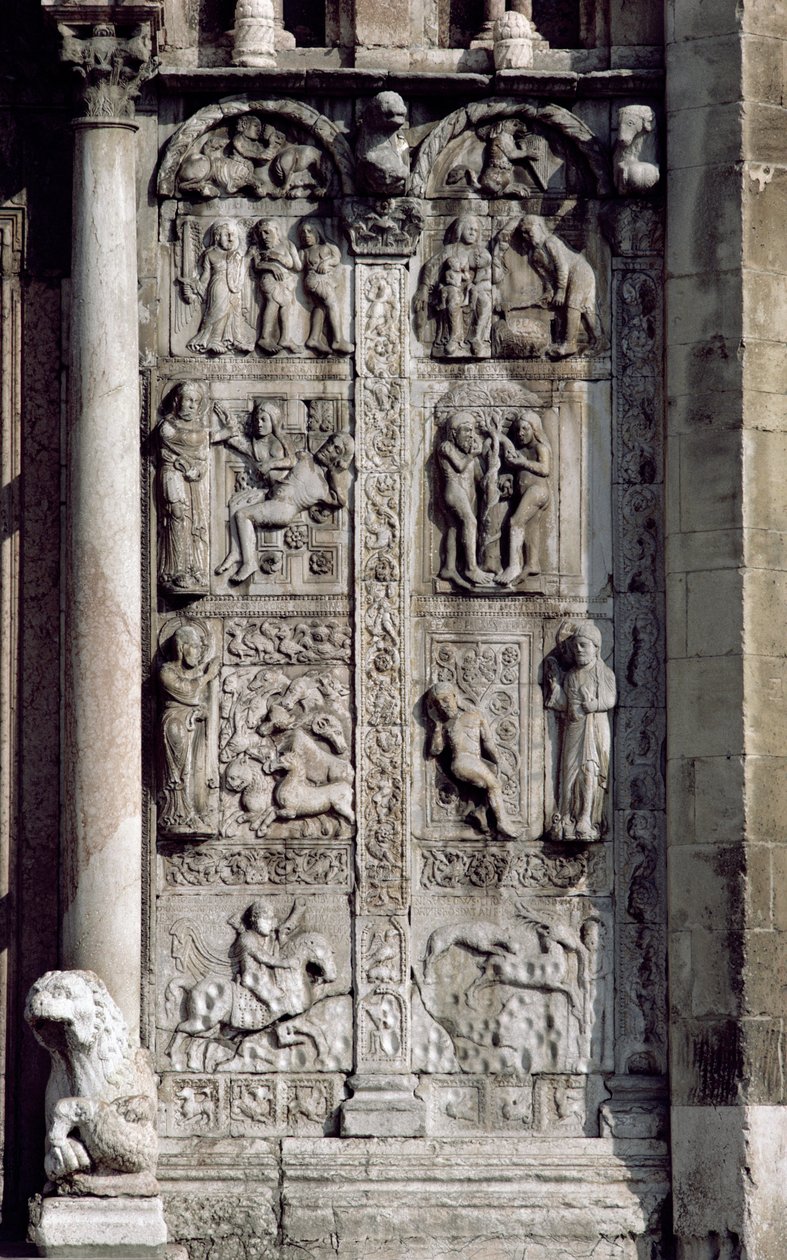 Detail z jižní strany západní verandy, kámen cca 1120-38 viz 136520 a 136522 od Nicholaus