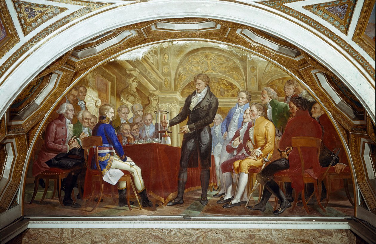 Alessandro (Alexandre) Volta (1745-1827) předložil v roce 1801 konzulovi Napoleonovi Bonapartovi (1769-1821) v Institut national de France výsledky svých experimentů, které mu umožnily vynalézt elektrickou baterii Derriere Napoleon od francouzských vědců. od Nicola Cianfanelli