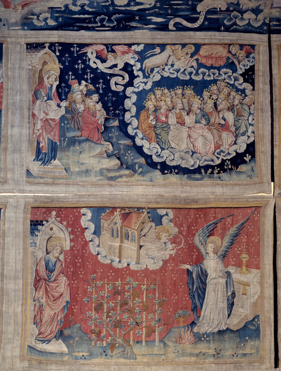 Vising of Revelation (1373-1383), n. 48: výstup Beránka, zpěv vyvolených. Níže, n. 54, Anděl vychází z chrámu s ostrým srpem, jiný anděl mu přikazuje sklízet hrozny vinic země. Tapiserie od Nic od Nicolas Bataille