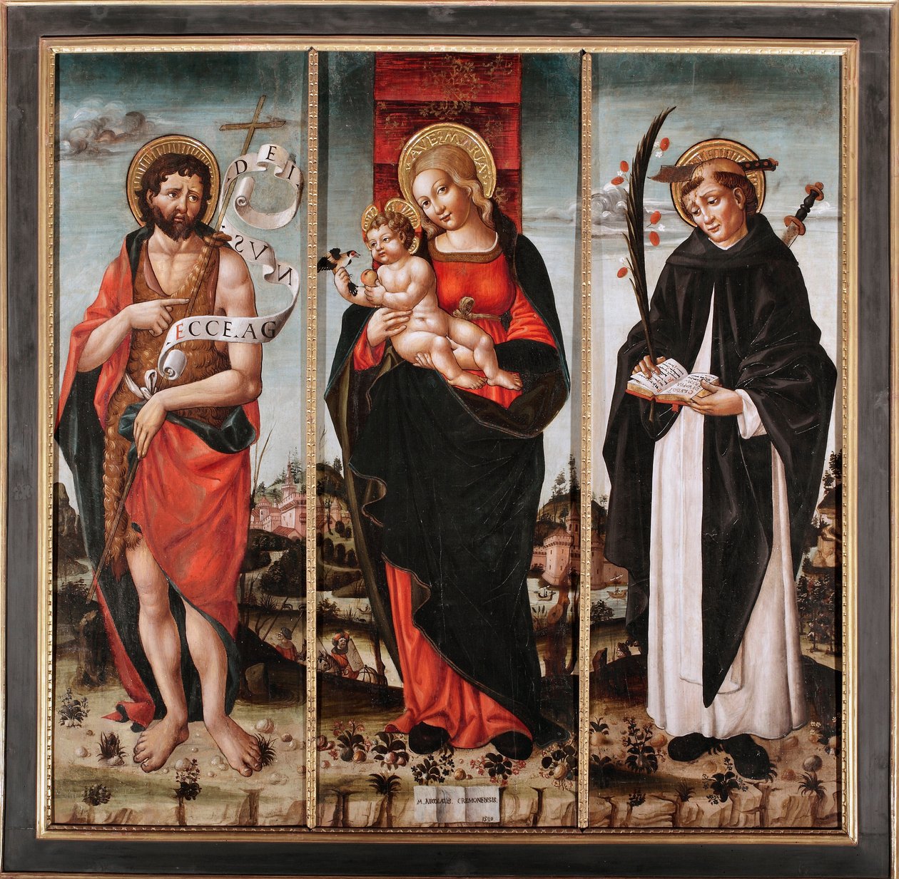 Panna a dítě mezi svatým Janem Křtitelem a svatým Petrem Veronským (Pietro Martire nebo Pietro da Verona, asi 1205-1252) (Panna s dítětem se sv. Janem Křtitelem a Petrem z Verony) Triptyqye (Triptych) Obraz Niccolo da Cremona od Nicolo da Cremona