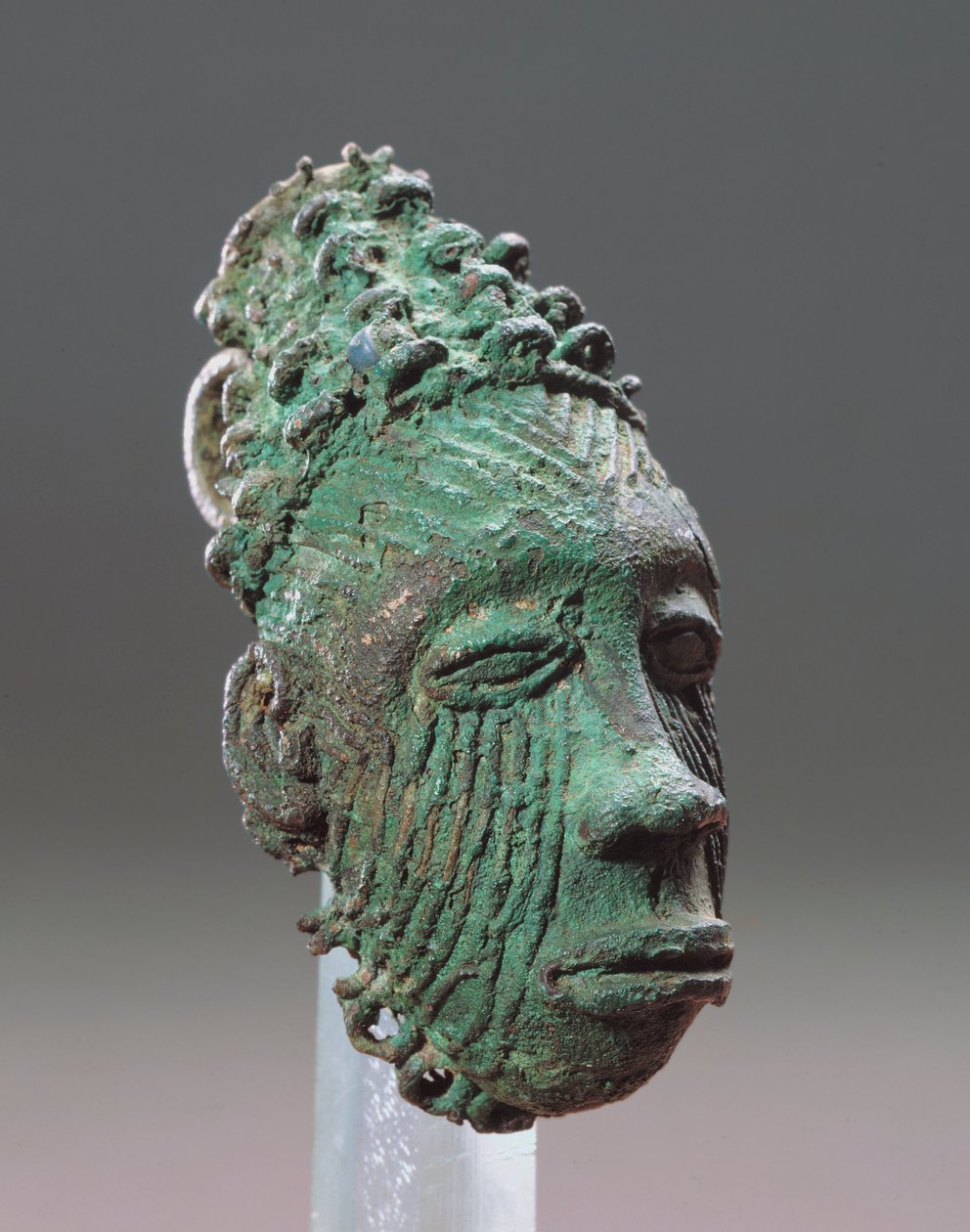 Přívěsek představující lidskou hlavu, Igbo-Ukwu, 9. - 10. století (olovnatý bronz) od Nigerian