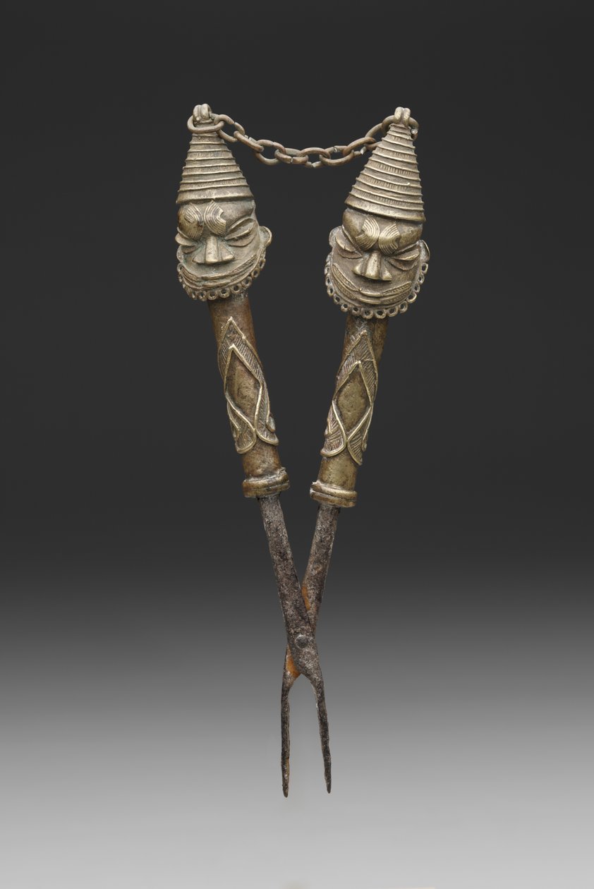 Figurované kleště pro rituály Oshugbo Society (lité slitiny mědi a železa) od Nigerian Nigerian