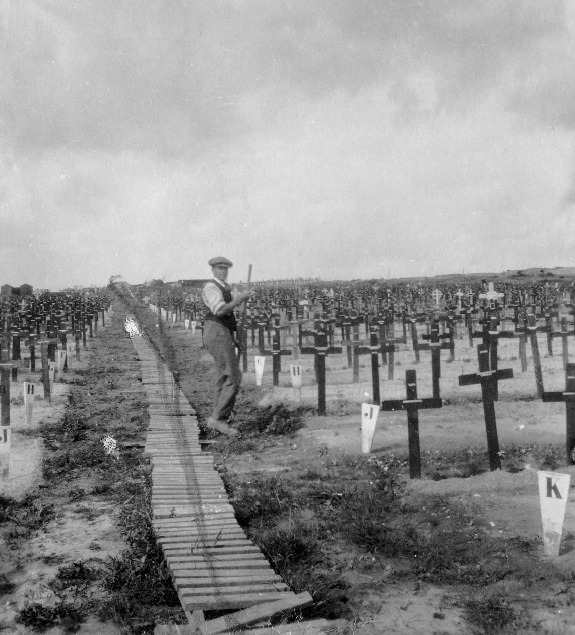 Hooge Crater Cemetery, poblíž Ypres, Belgie, první světová válka, c1917-c1918 od Nightingale and Co