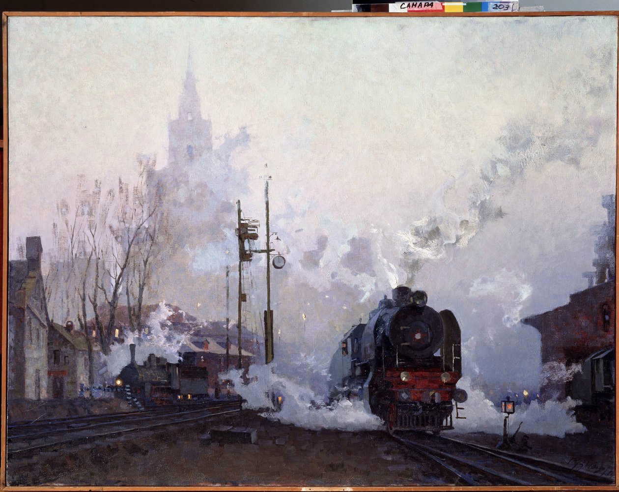 Na cestě (On the Way). Parní lokomotivy topí městskou krajinu v kouři ze svých komínů. Obraz Nikolaje Dmitrijeviče Kuzněcova (1923-1974), olej na plátně od Nikolai Dmitrievich Kuznetsov