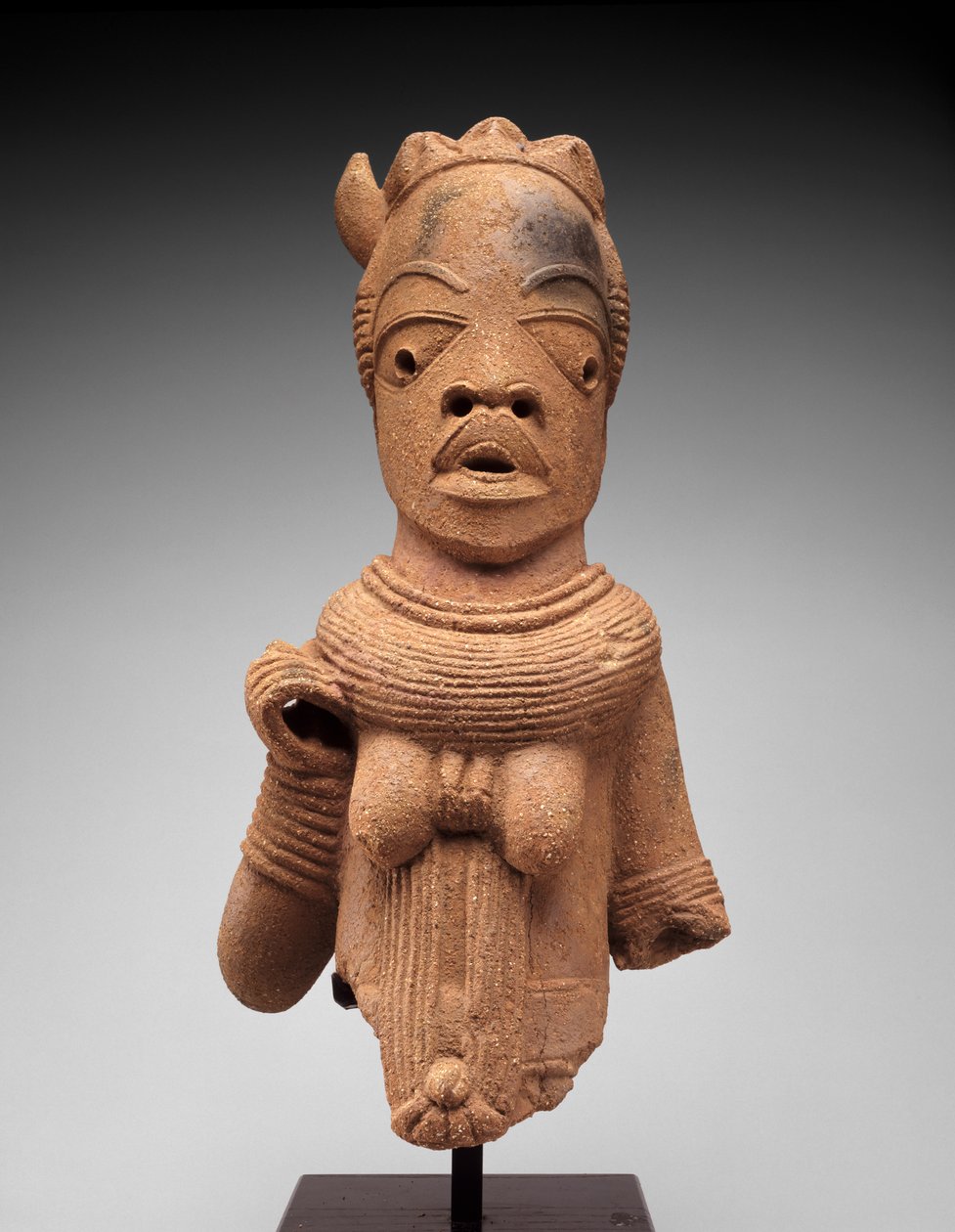 Hlava a trup ženské postavy, oblast Jos Plateau, Nigérie, 500 př. n. l. – 200 n. l. (hliněné zboží) od Nok Culture