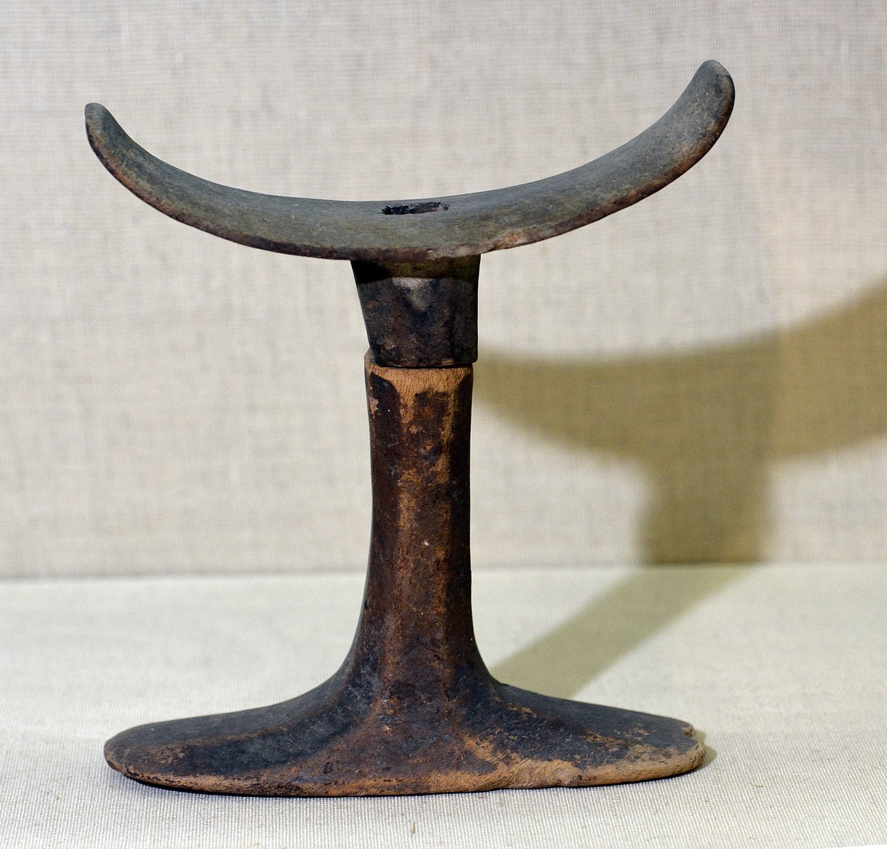Opěrka hlavy, cca 2500-2100 př.nl od Old Kingdom Egyptian